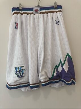 Vintage Adidas 1990s Utah Jazz Shorts Mountain Graphic XL